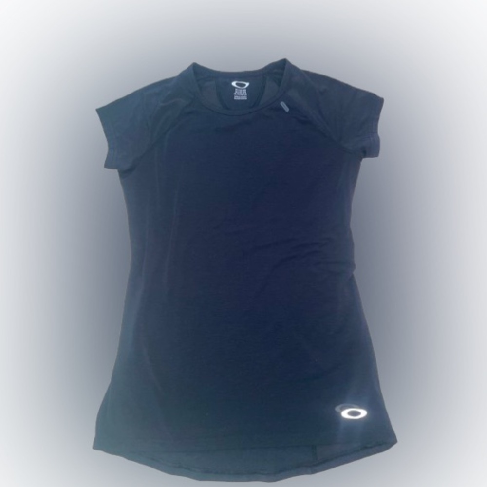 Oakley Women’s Athletic T-Shirt - Black, Size Medium, Great Condition